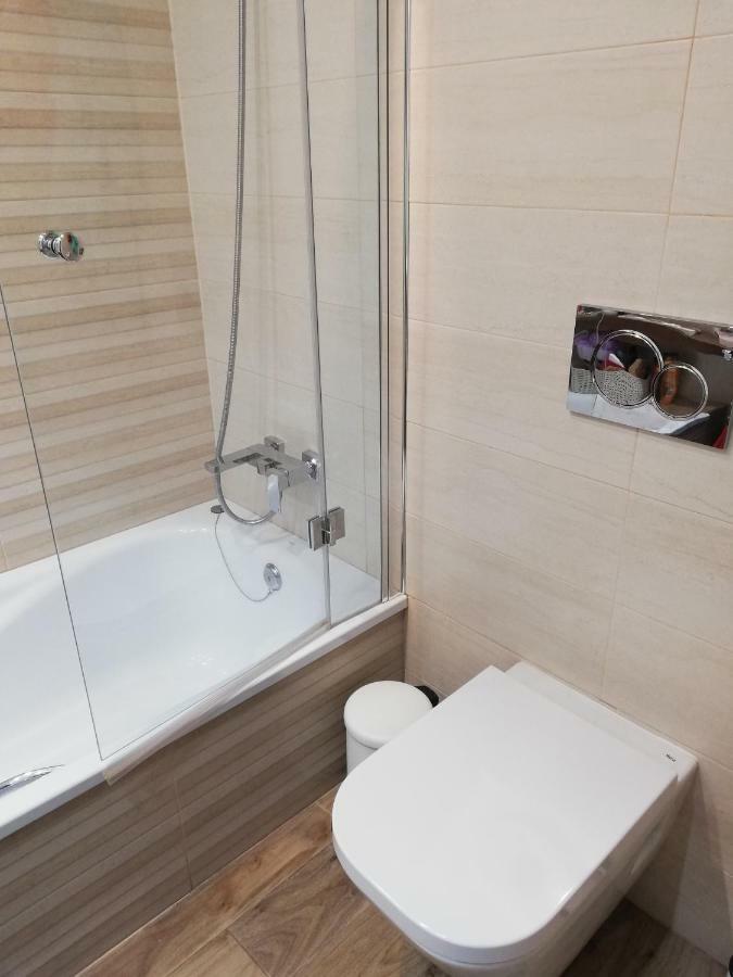 Benalbeach Jr Suite Малага Екстериор снимка